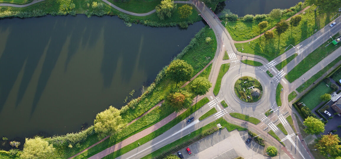 Infrastructuur met wegen, tram