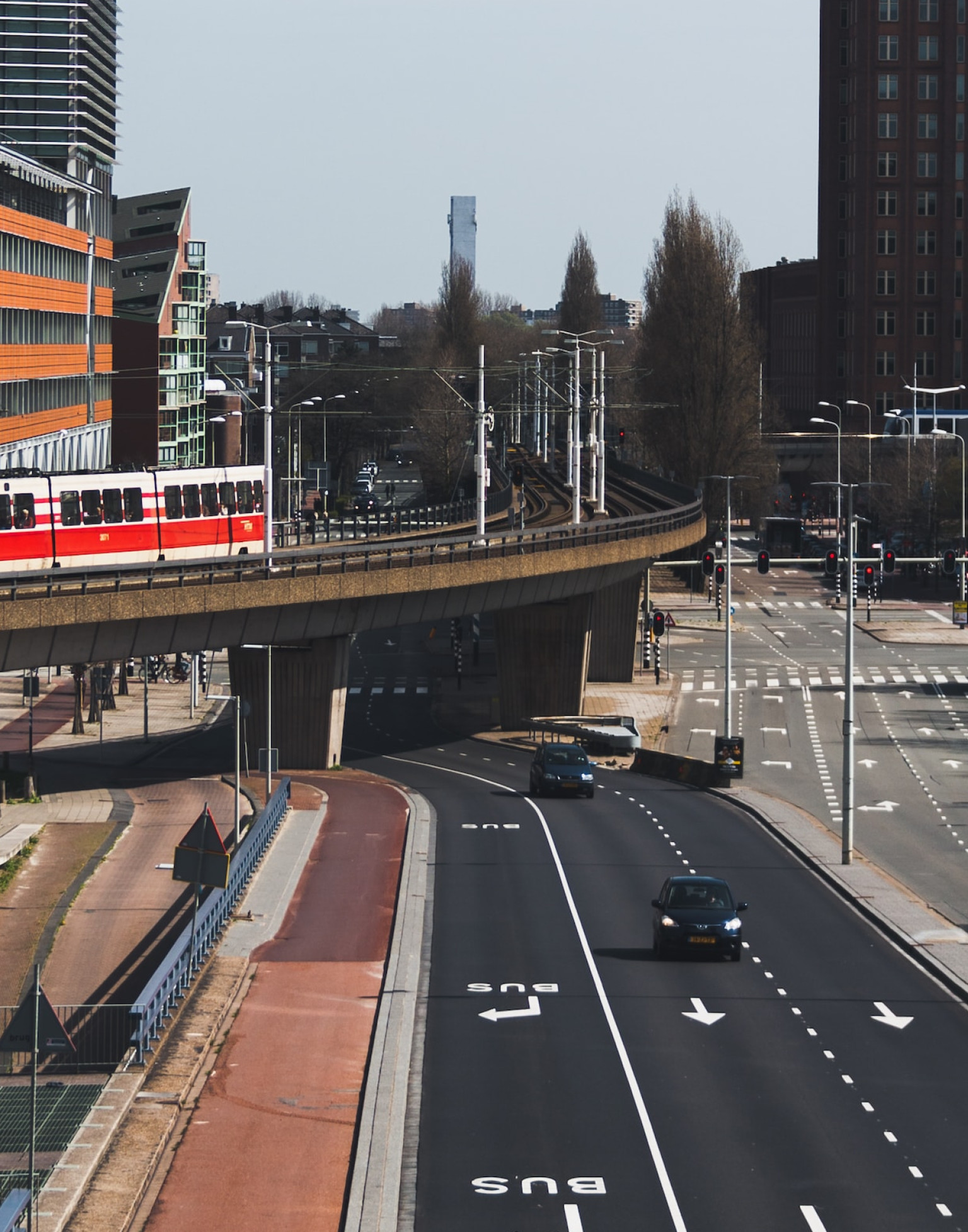 Infrastructuur van wegen, fietspaden, spoorwegen
